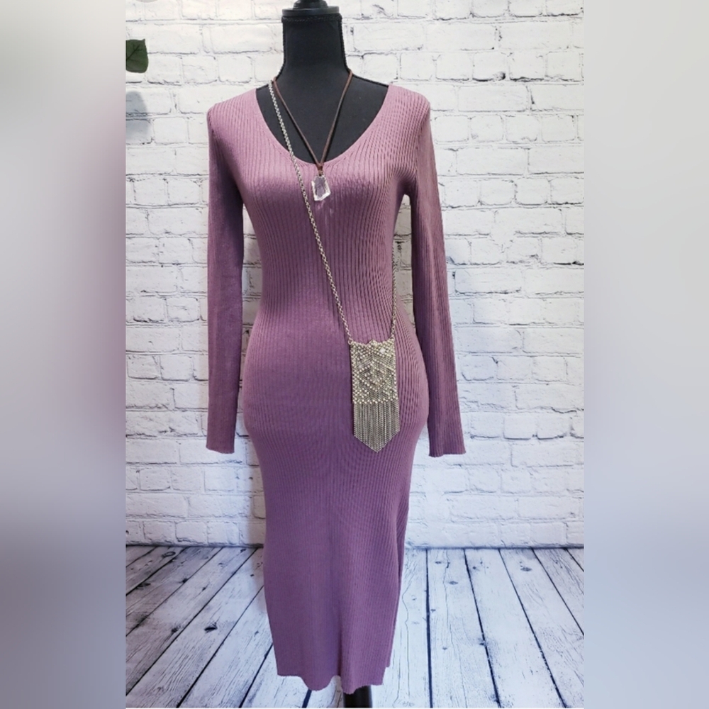 Lavender V Neck Rib Midi Dress w/ Bottom Side Seam Slits On Both Sides. Size L.